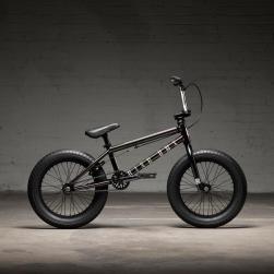 Велосипед BMX Kink Carve 16 2022 16.5 глянцевый радужный черный